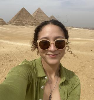 Picture of Ayanna in front of pyramids of Giza